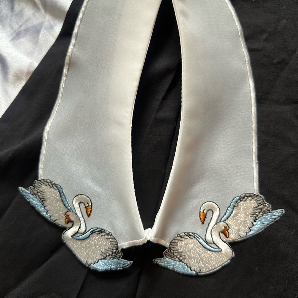 Embroidered Swan Collar With Pearl by Banned Retro - Picture 7 of 10